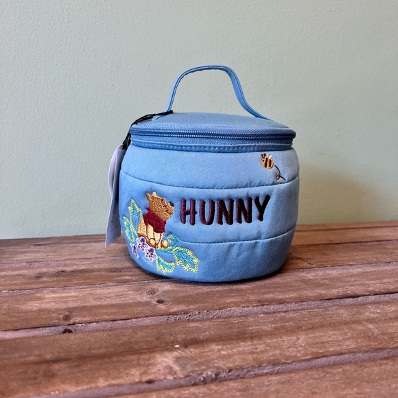 Vera Bradley Disney Classics Pooh Honey Pot Cosmetic NWT - Picture 1 of 11